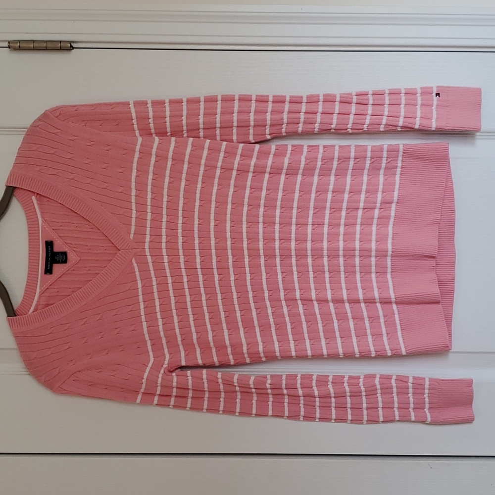 Tommy Hilfiger Women's long sleeve v-neck sweater size Medium.